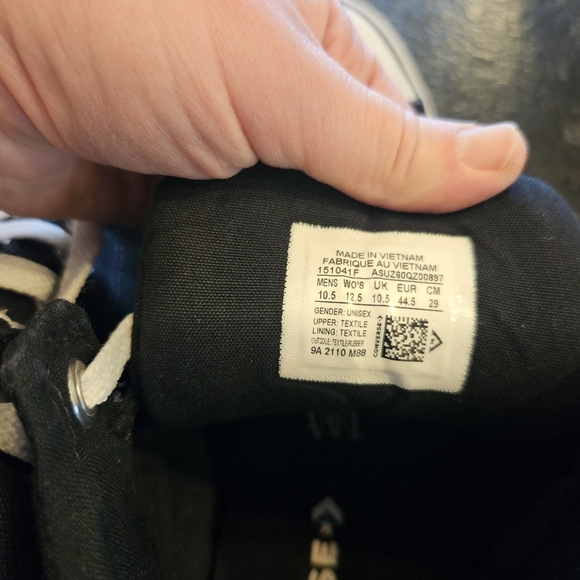 Chuck Taylor hightop Converse shoes - Picture 12 of 16